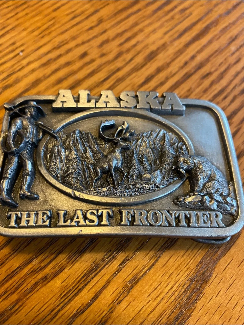 1983 Alaska The Last Front Pewter Belt Buckle Siskiyou Moose Bear Mountains Nice